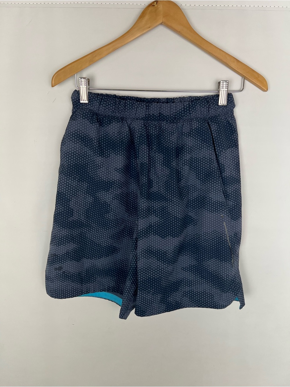 Men's Size Medium Camoflauge Navy Patterned Athletic Shorts